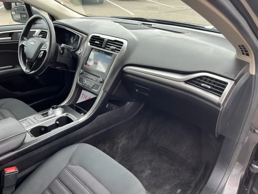 2018 Ford Fusion | Photo 7 of 19