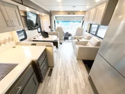 2025 Thor Palazzo GT 33.6 | Thumbnail Photo 5 of 30