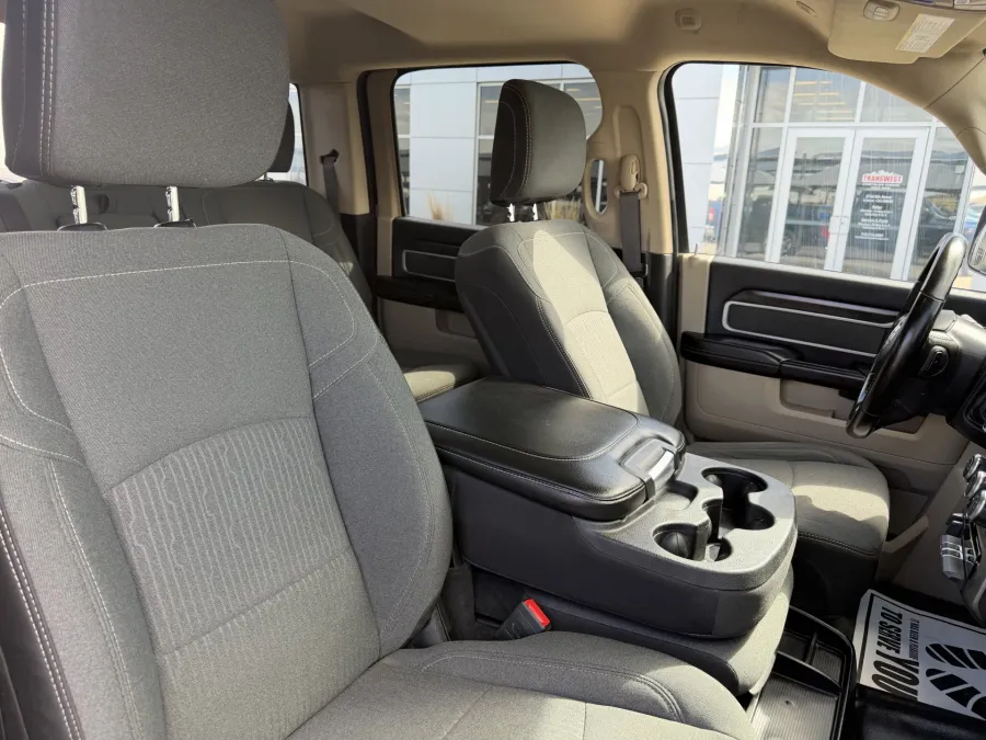 2022 RAM 2500 Big Horn | Photo 11 of 18