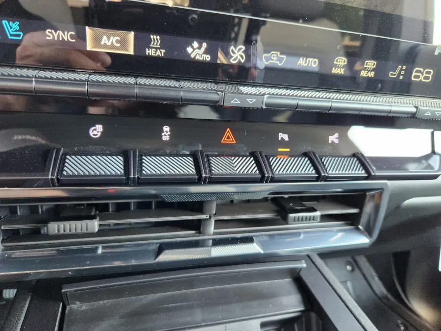 2026 GMC HUMMER EV SUV 2X | Photo 26 of 30