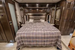 2019 Newmar Dutch Star 4369 | Thumbnail Photo 26 of 31