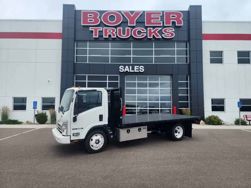 2025 Isuzu NRR GAS | Photo 1 of 9