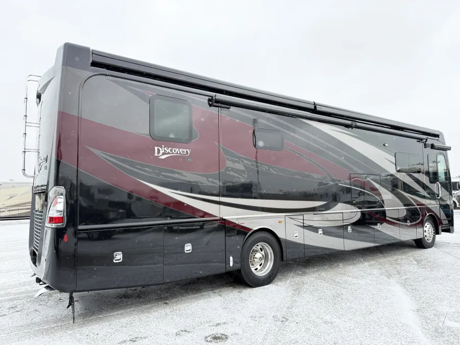 2019 Fleetwood Discovery 40M LXE | Photo 19 of 30