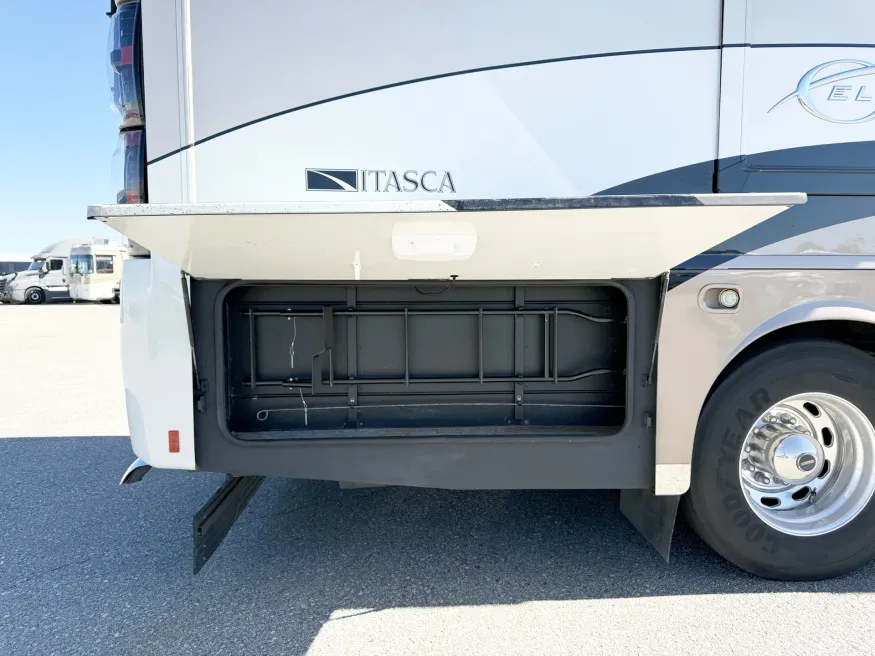 2012 Itasca Ellipse 42QD | Photo 27 of 32