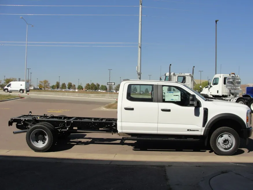 2026 Ford F-550 | Photo 4 of 16