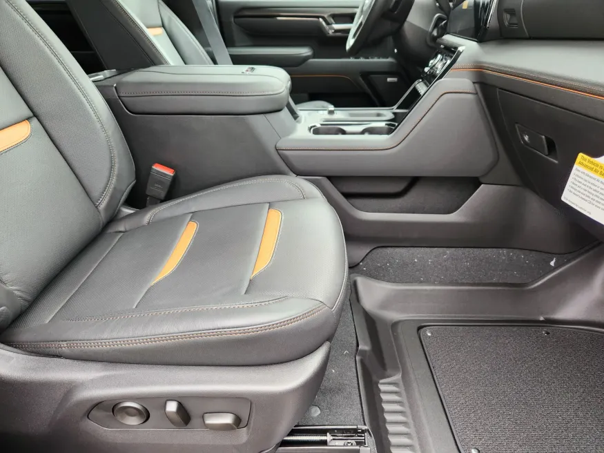 2025 GMC Sierra 2500HD AT4 | Photo 17 of 32