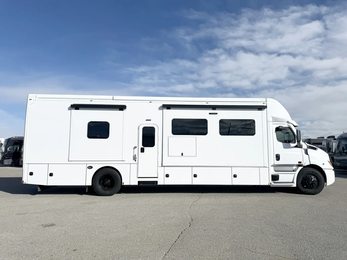 2026 Renegade Explorer 40ERB | Photo 2 of 29