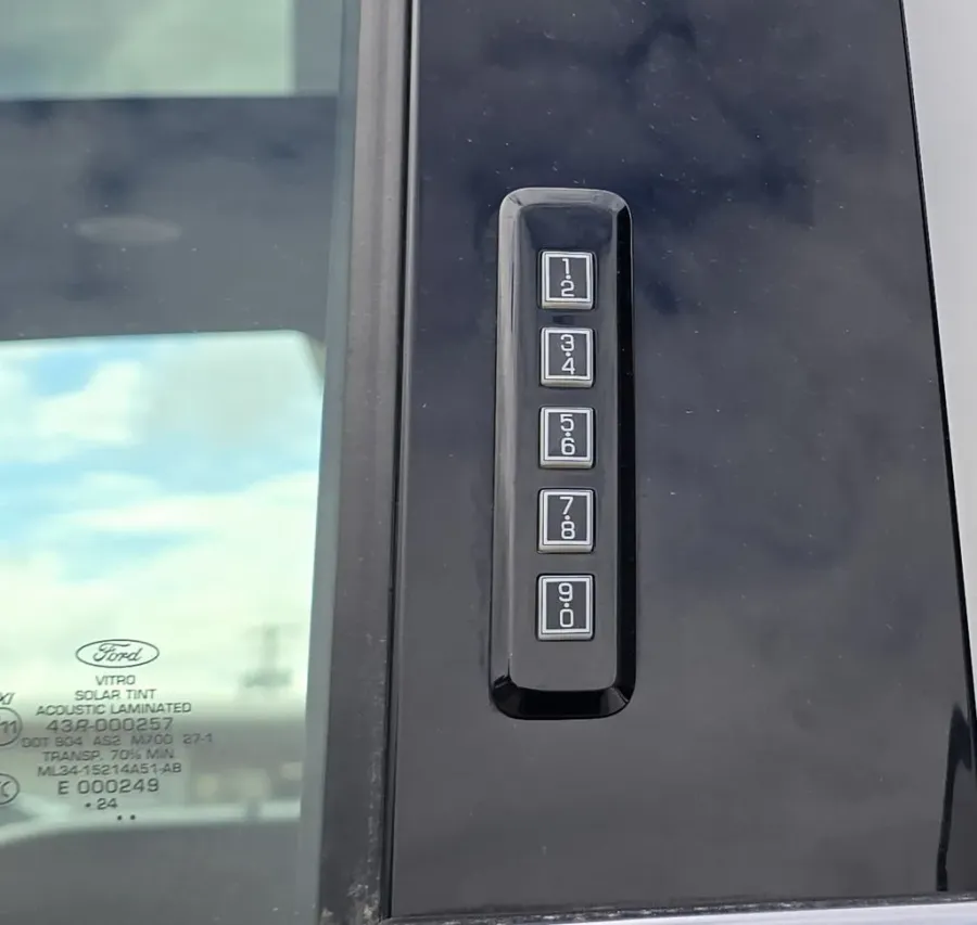 2024 Ford F-250 | Photo 15 of 38