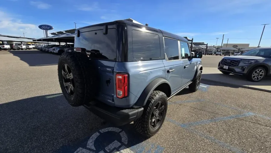 2025 Ford Bronco | Photo 6 of 29