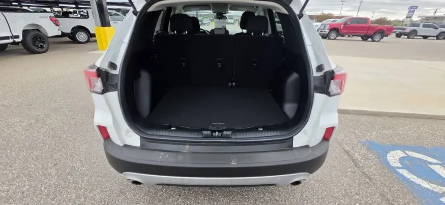 2022 Ford Escape | Photo 8 of 28