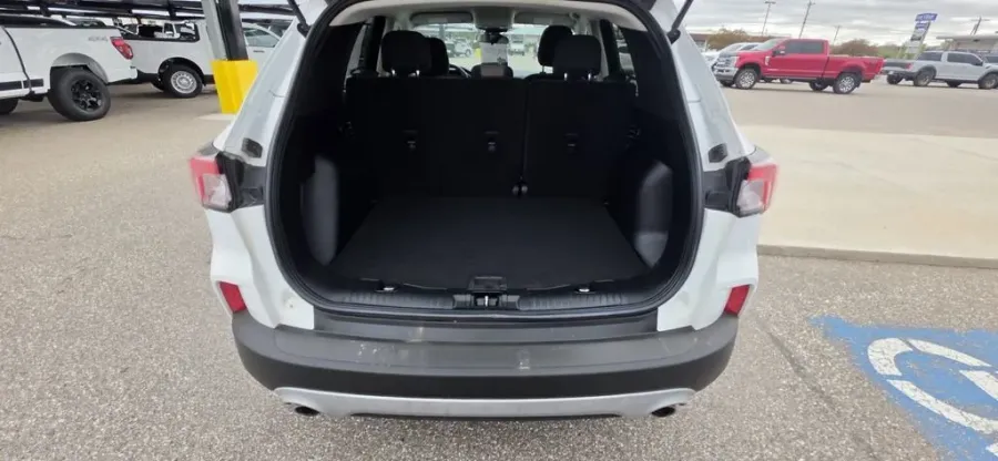 2022 Ford Escape | Photo 8 of 28