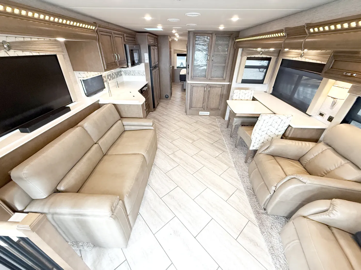 2022 Newmar Bay Star 3626 | Photo 4 of 30