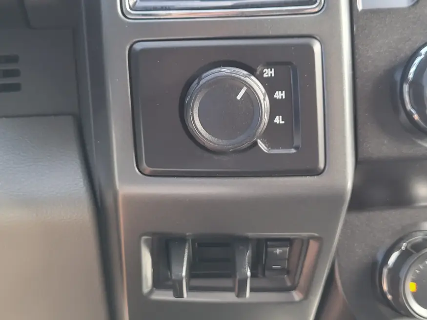 2022 Ford Super Duty F-550 | Photo 16 of 24