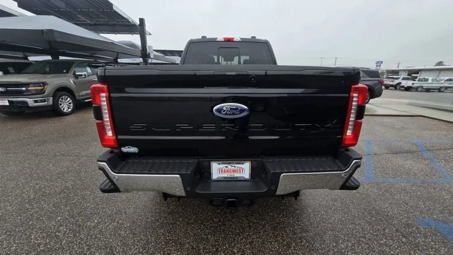 2026 Ford Super Duty F-250 | Photo 9 of 35