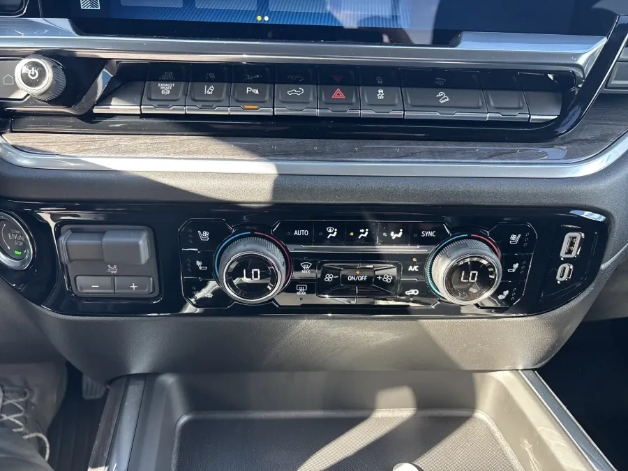 2026 Chevrolet Silverado 2500HD LTZ | Photo 17 of 20