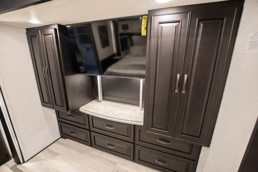 2026 Newmar Dutch Star 4081 | Photo 17 of 42