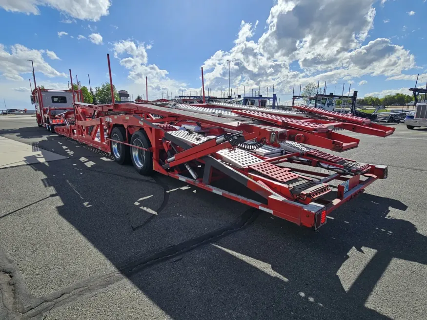 2020 Peterbilt 389 | Photo 12 of 30
