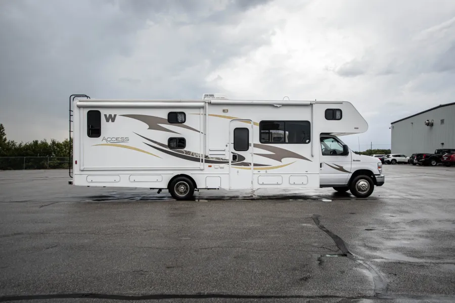 2014 Winnebago Access 31J | Photo 3 of 38