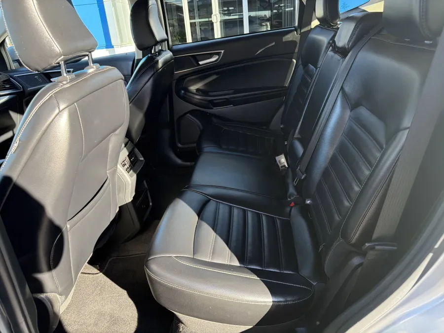 2023 Ford Edge SEL | Photo 9 of 20