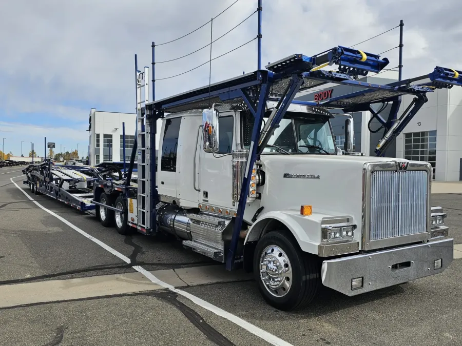2021 Western Star 4900FA | Photo 3 of 30
