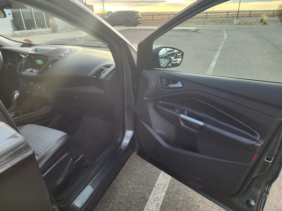 2019 Ford Escape SE | Photo 16 of 24