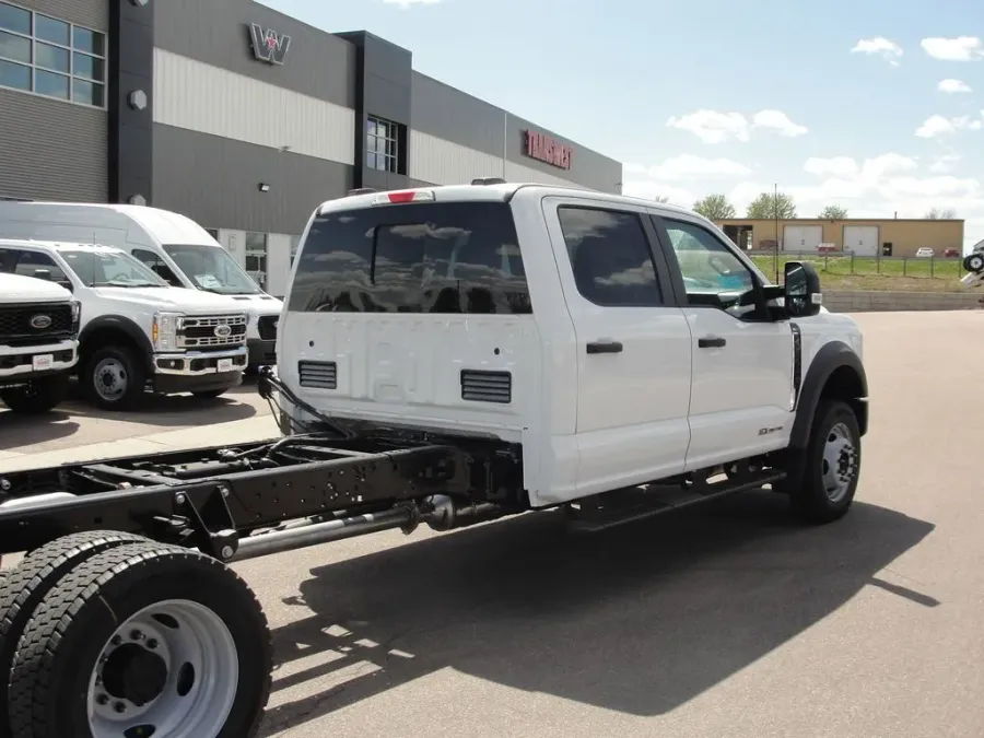 2026 Ford Super Duty F-550 | Photo 5 of 22