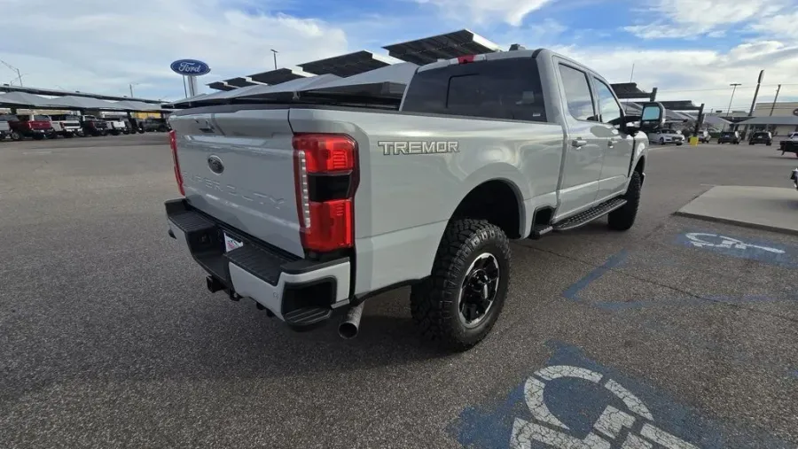 2026 Ford Super Duty F-350 | Photo 5 of 30