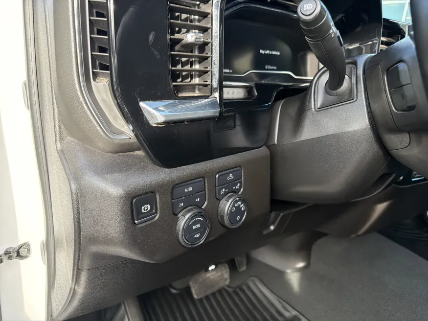 2025 Chevrolet Silverado 1500 LT | Photo 12 of 19