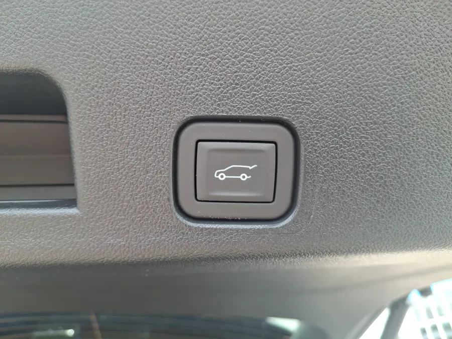 2026 Chevrolet Traverse AWD LT | Photo 9 of 22