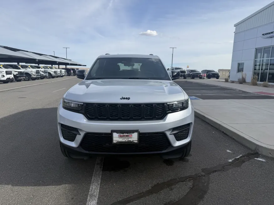 2025 Jeep Grand Cherokee Altitude X | Photo 2 of 16