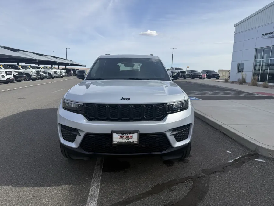 2025 Jeep Grand Cherokee Altitude X | Photo 2 of 16