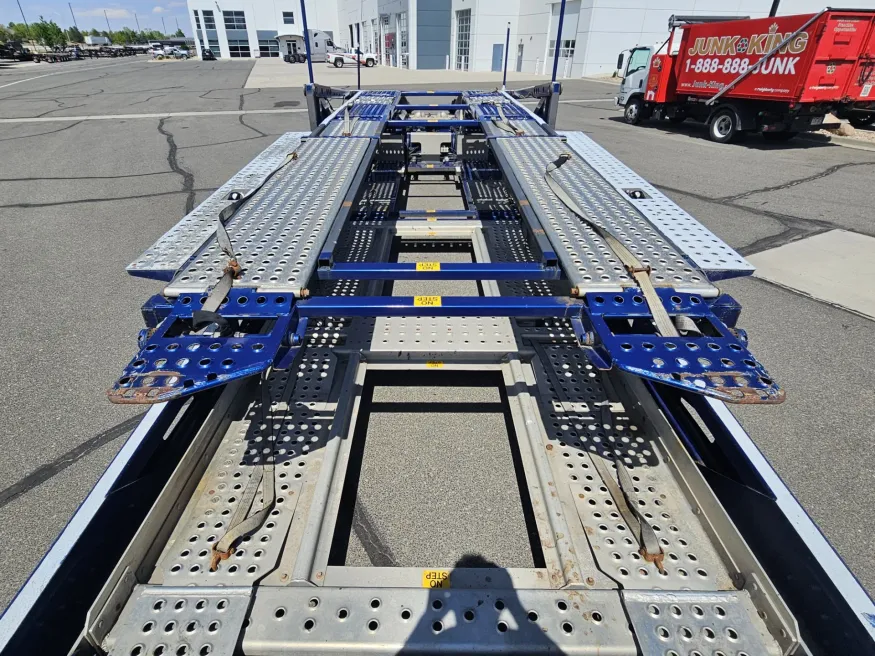 2023 Peterbilt 389 | Photo 7 of 34