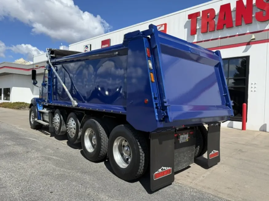 2023 Freightliner 122SD | Photo 3 of 18
