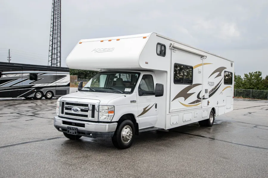 2014 Winnebago Access 31J | Photo 7 of 38