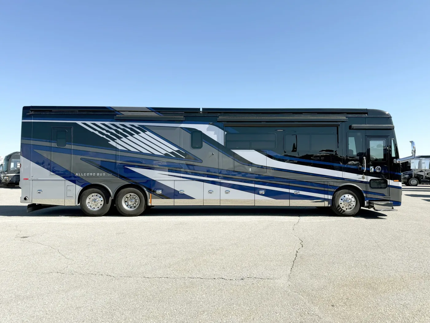 2023 Tiffin Allegro Bus 45FP | Photo 3 of 35