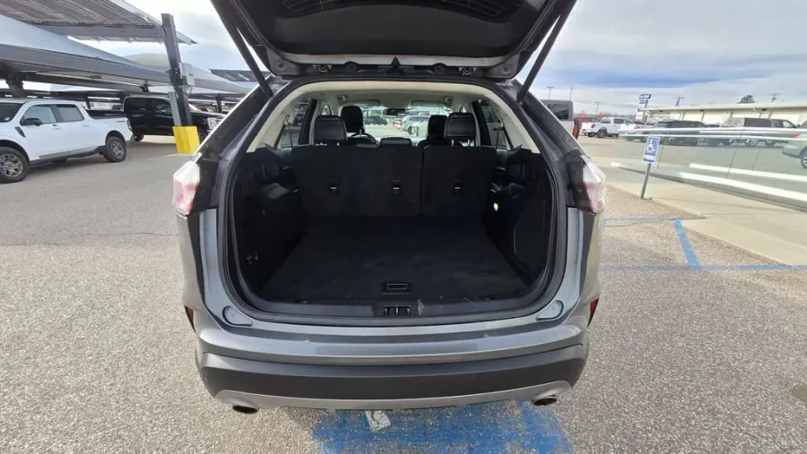 2023 Ford Edge | Photo 8 of 31