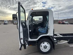 2025 Isuzu NRR | Thumbnail Photo 16 of 24