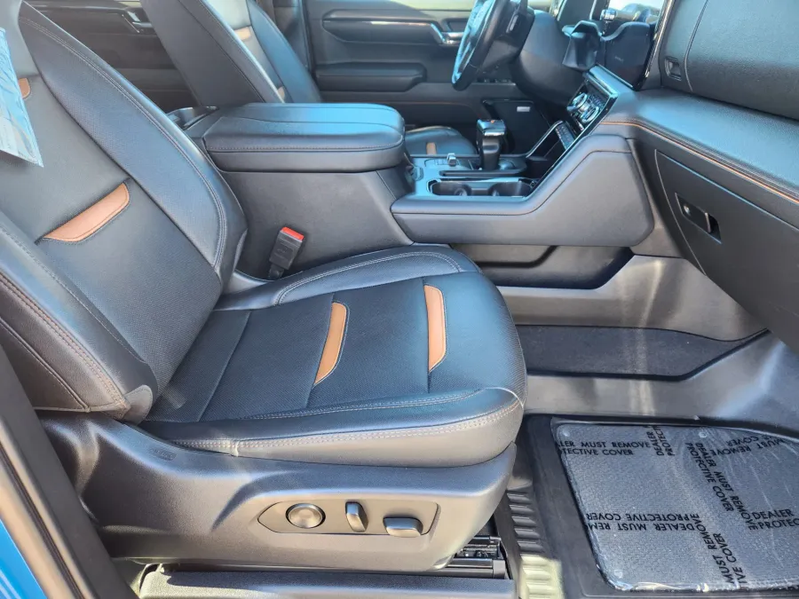 2023 GMC Sierra 1500 AT4 | Photo 17 of 31