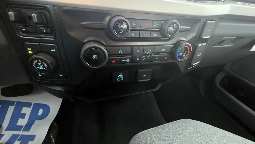 2026 Ford Super Duty F-350 | Photo 22 of 30