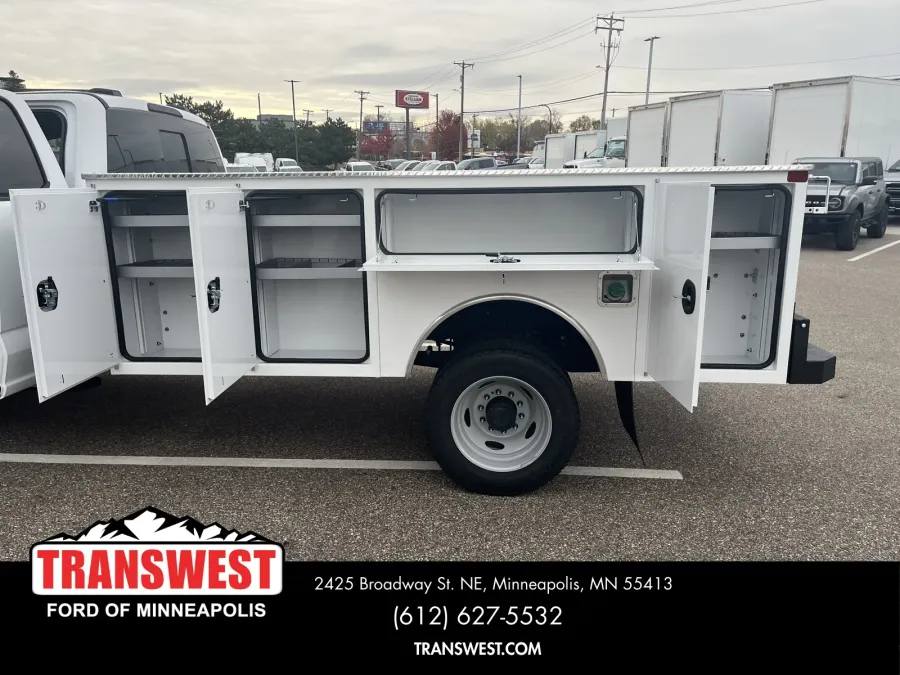 2025 Ford Super Duty F-550 | Photo 4 of 14