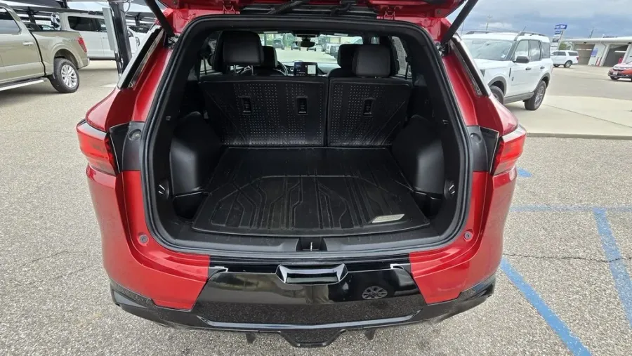 2023 Chevrolet Blazer | Photo 8 of 32