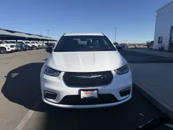 2026 Chrysler Pacifica Select | Thumbnail Photo 2 of 14