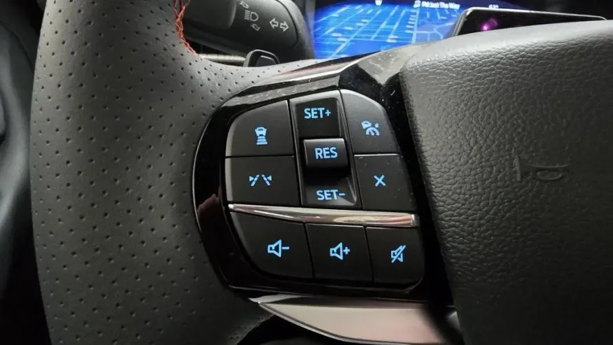 2026 Ford Explorer | Photo 17 of 33