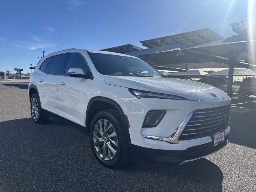 2025 Buick Enclave Preferred | Photo 6 of 24