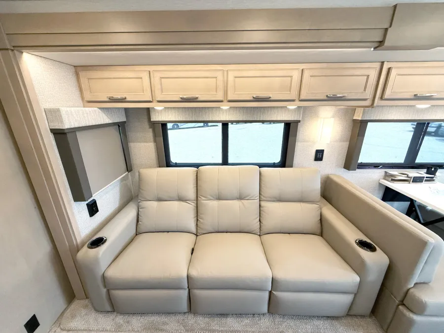 2026 Renegade Verona 40VRB | Photo 11 of 31