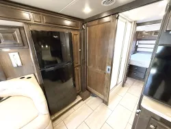 2017 Tiffin Allegro Breeze 32BR | Thumbnail Photo 11 of 27