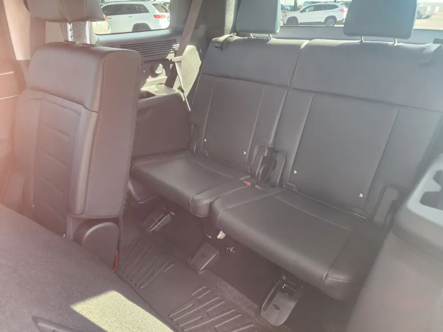 2024 Hyundai Santa Fe Limited | Photo 12 of 30