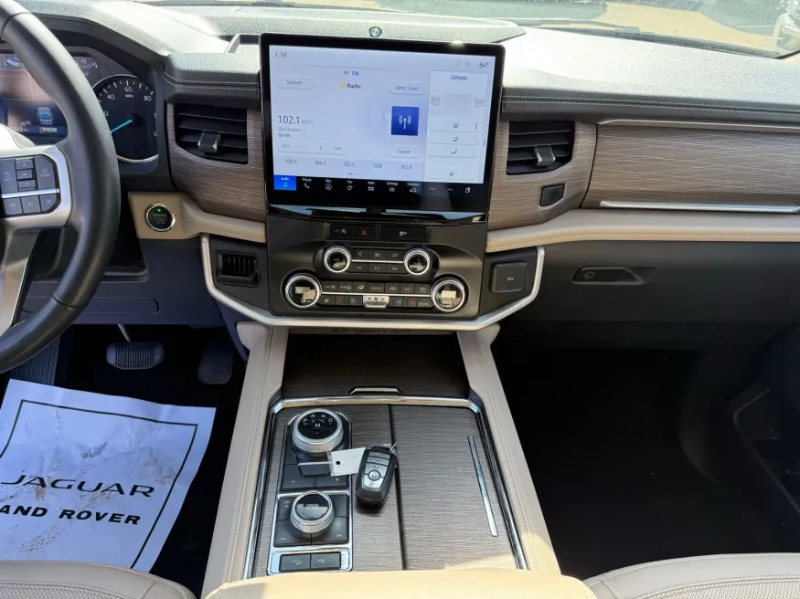 2024 Ford Expedition Limited | Photo 12 of 22