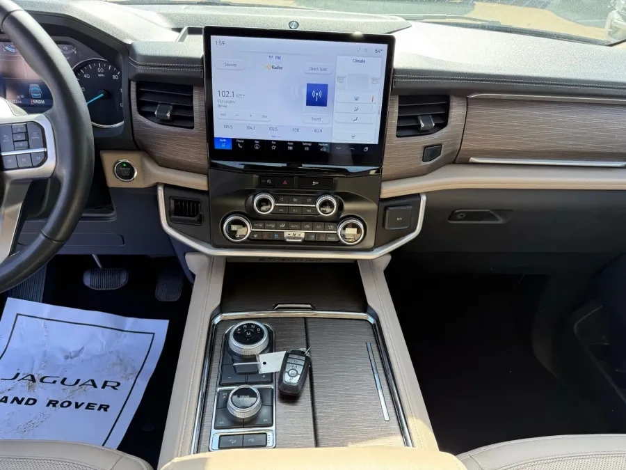 2024 Ford Expedition Limited | Photo 12 of 22