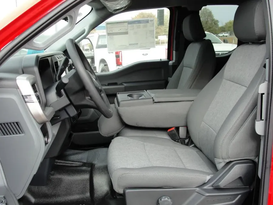 2024 Ford Super Duty F-350 XL | Photo 8 of 15